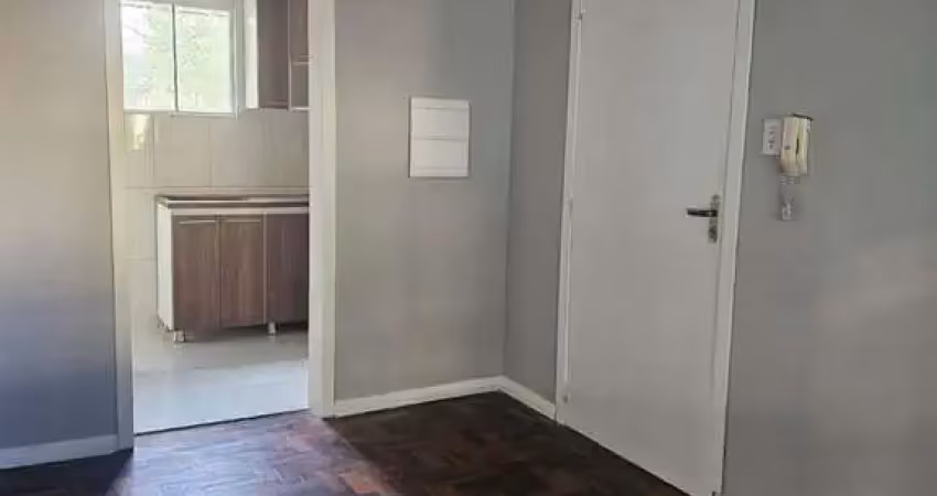 Ótimo apto 03 dormitórios, transformados em 2 dormitórios com living estendido no bairro cristal