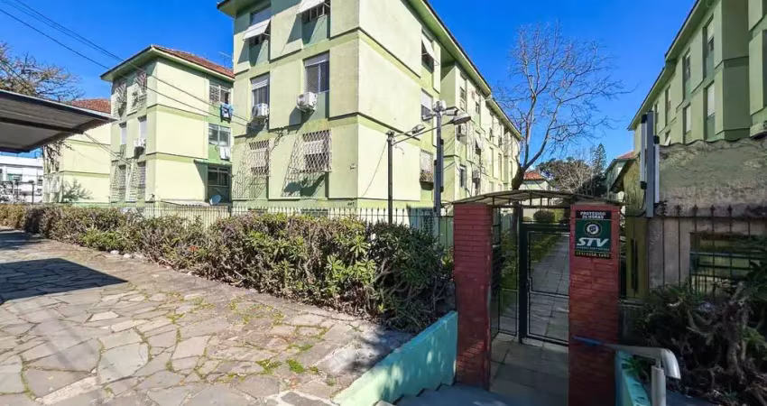 Ótimo apto 03 dormitórios, transformados em 2 dormitórios com living estendido no bairro cristal
