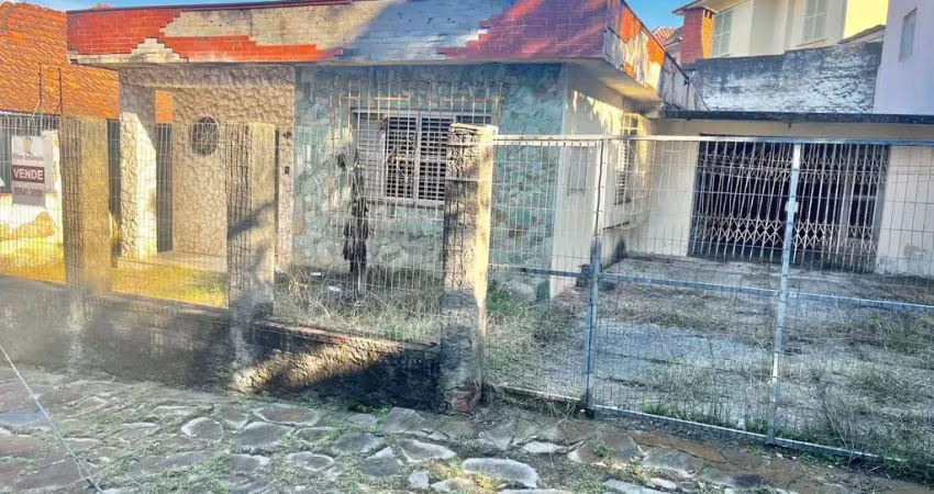 Casa no passo da areia, precisa reformas, terreno de 270 m²