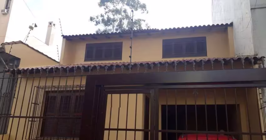 Casa sobrado no bairro auxiliadora de 3 dormitórios e 3 vagas