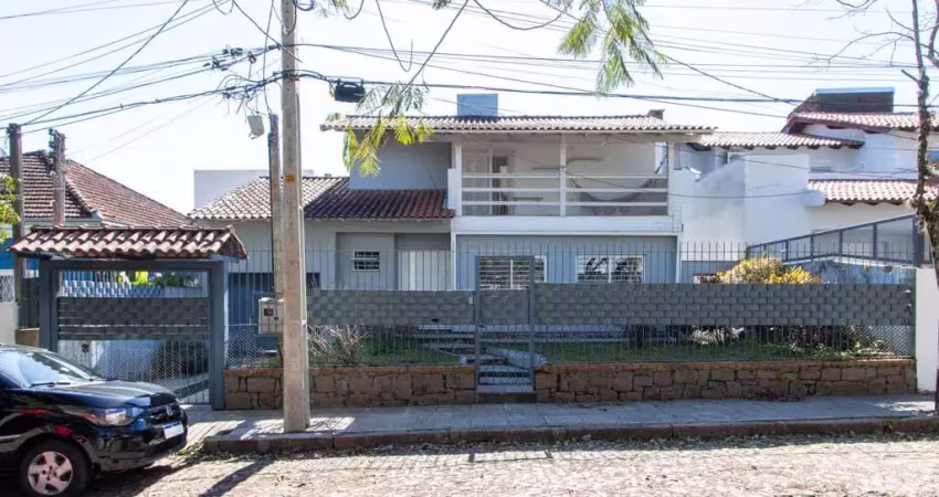 Casa 3 dormitórios no bairro tristeza com 2 vagas de garagem