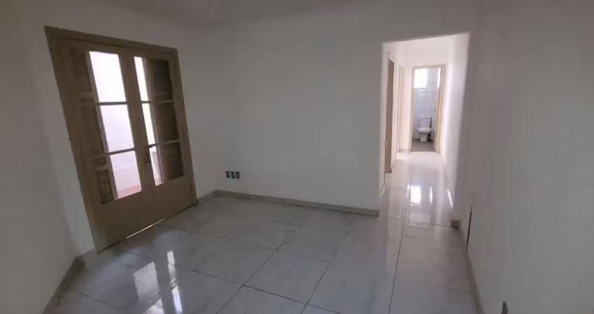 Venda apartamento de 2 quartos térreo, localizado na rua felipe de oliveira, bairro petrópolis