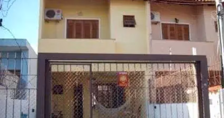 Residência com 4 dormitórios sendo 1 suites no bairro guarujá.