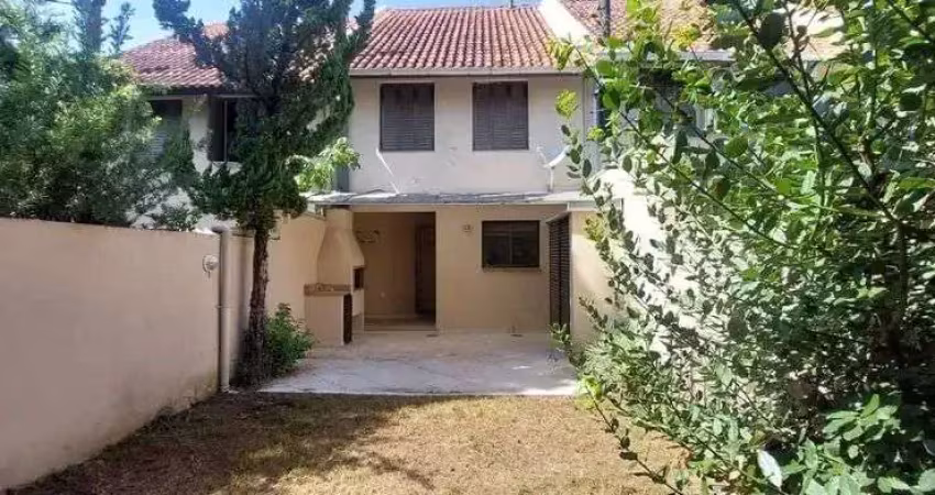 Casa em condomínio com 3 dormitórios, suíte, sótão e lazer completo – 106m²
