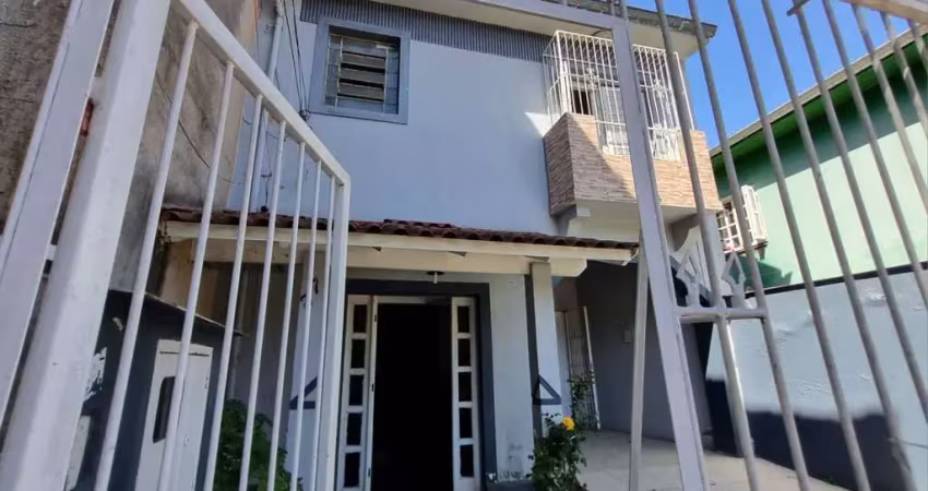 Casa residencial de 2 pisos com 3 dormitórios , 2 banheiros + 1anexo com 2 aptos jks , construído nos fundos do terreno no bairro cidade baixa/azenha em porto alegre/rs.