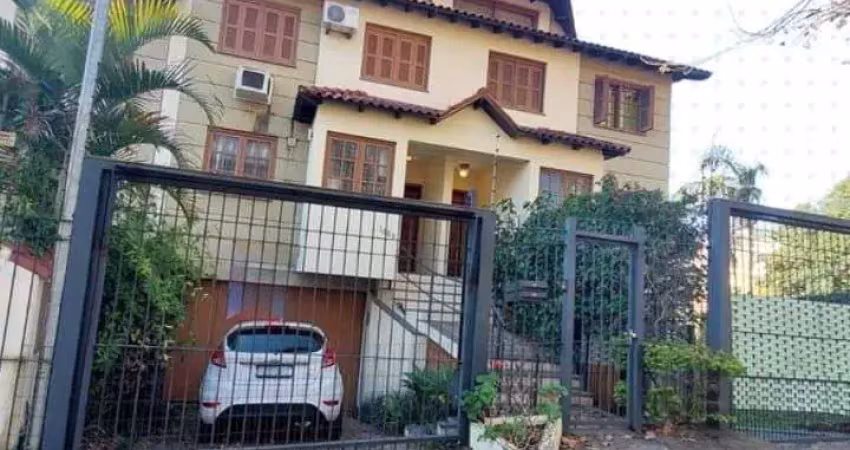 Casa com 3 quartos à venda na Rua Matias José Bins, --, Três Figueiras, Porto Alegre