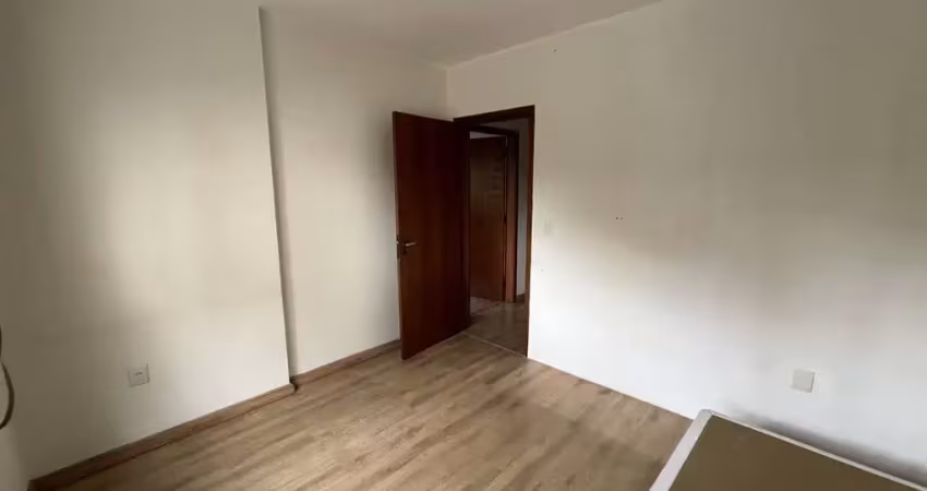 Apartamento de 2 quartos, churrasqueira, lareira e garagem no bairro bela vista