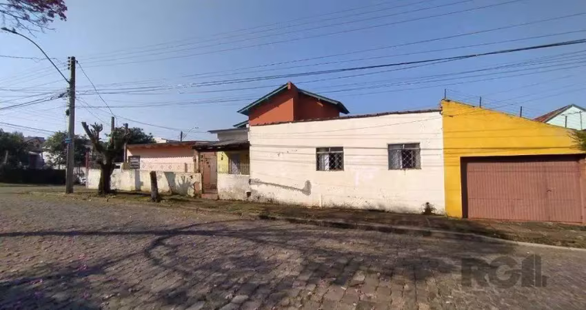 Casa com 2 quartos à venda na Rua Itacurubi, --, Vila Nova, Porto Alegre