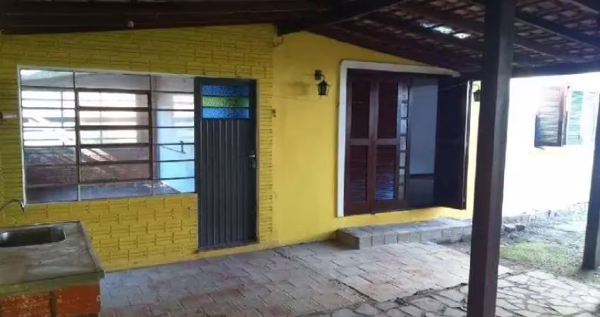 Casa com 3 quartos à venda na Rua Atílio Supertti, --, Vila Nova, Porto Alegre