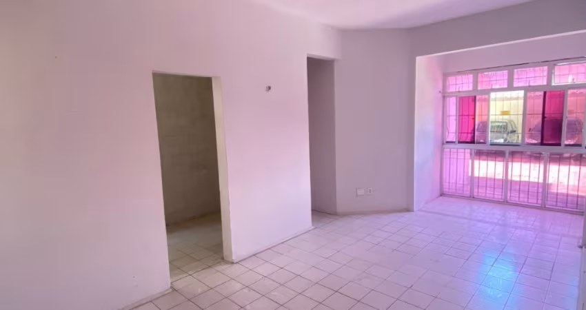 Apartamento  Térreo  com três quartos no Montese