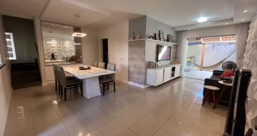 Linda casa em condomínio com três suítes na sapiranga