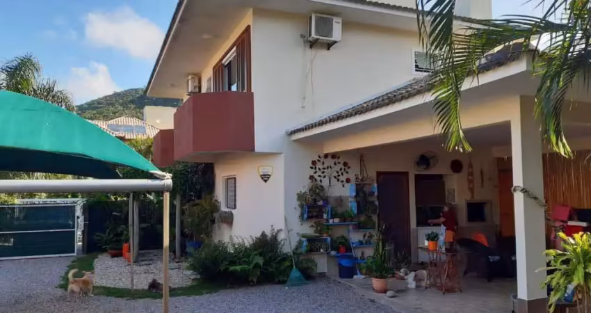 Casa para Venda em Florianópolis, Rio Tavares, 3 dormitórios, 1 suíte, 3 banheiros, 4 vagas