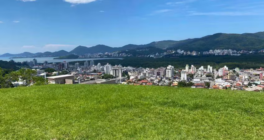 Terreno à venda na Rua Zanzibar do Nascimento Lins, 5, Trindade, Florianópolis