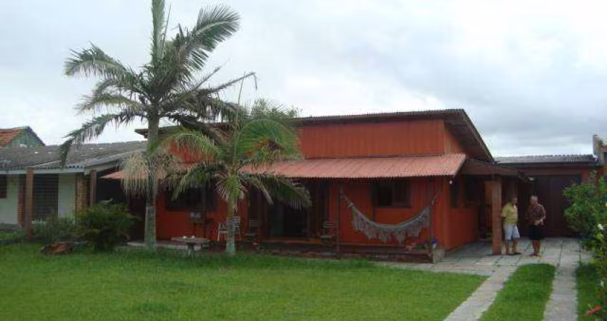 Casa com 3 dormitórios à venda por R$ 165.000,00 - Centro - Balneário Pinhal/RS