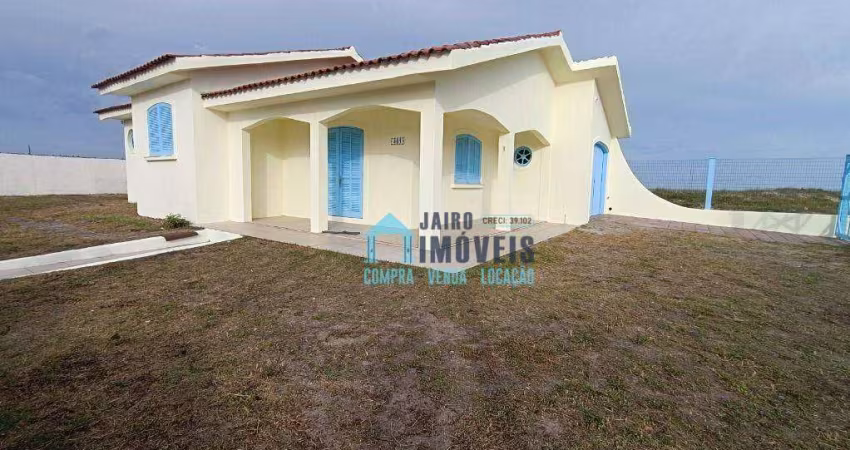 Casa com 3 dormitórios, a poucos metros do mar à venda por R$ 250.000 - Centro - Balneário Pinhal/RS