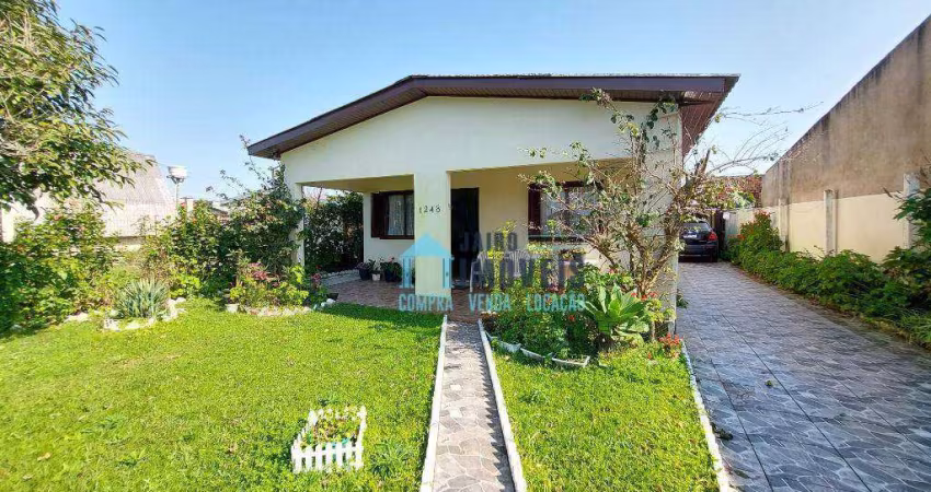 Casa com anexo, em boa localização à venda por R$ 220.000 - Centro - Balneário Pinhal/RS