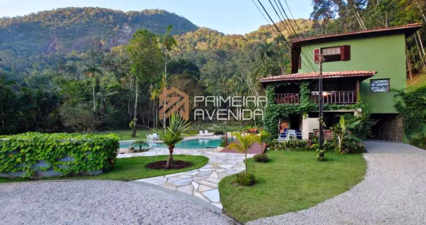 Linda casa em área cinematográfica próximo das melhores praias de ubatuba.