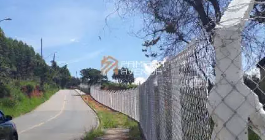 Chácara 11.000m², 3 casas e ponto comercial à 18km centro