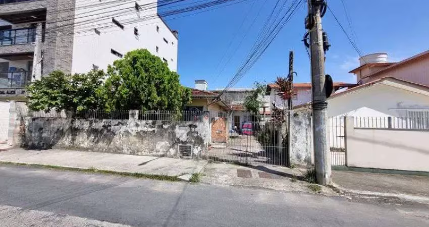Terreno à venda na Rua Renê Novaes Marcondes, Forquilhinhas, São José