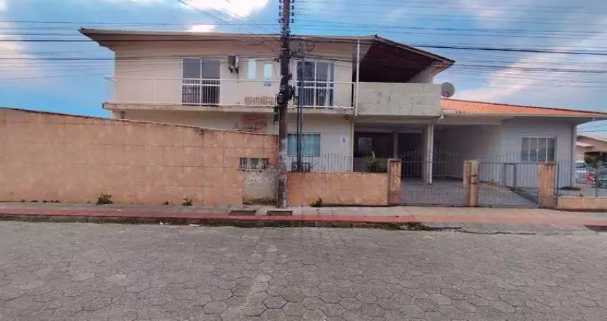 Casa com 3 quartos para alugar na Rua Armando Siegel, 391, Ponte do Imaruim, Palhoça