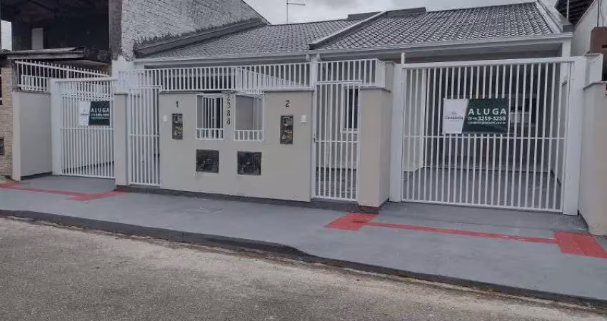 Casa com 3 quartos para alugar na Rua Hélio Estefano Becker, 2388, Real Parque, São José