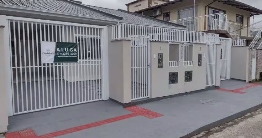 Casa com 3 quartos para alugar na Rua Hélio Estefano Becker, 2388, Real Parque, São José