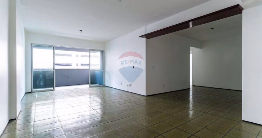 Amplo Apartamento de 157m² no Cocó: 3 Quartos, Suíte e Varanda