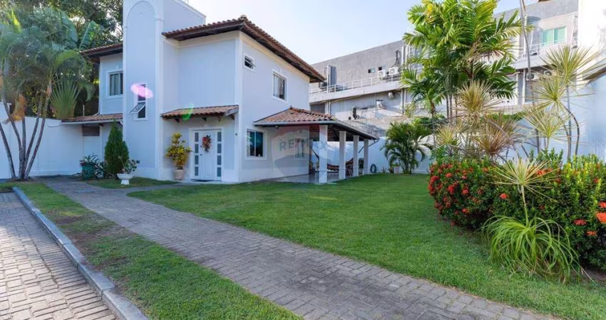 Casa Duplex em Condomínio - 3 suítes com piscina privativa