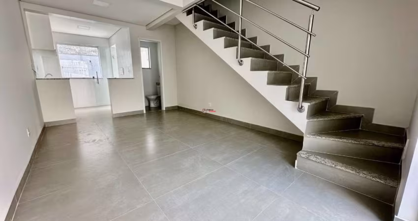 Casa com 2 quartos à venda na Rua Professora Vicentina Barreto, 1, Planalto, Belo Horizonte