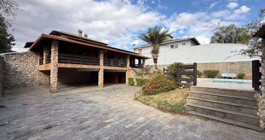 Casa com 5 quartos à venda na Alameda das Lathânias, 303, São Luiz, Belo Horizonte