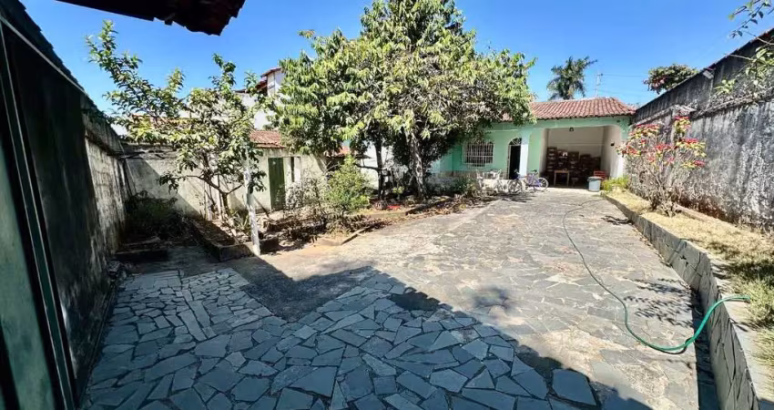 Casa com 2 quartos à venda na Rua Levindo Ignácio Ribeiro, 263, Santa Amélia, Belo Horizonte
