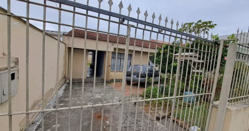 Investimento Inteligente no Novo Mundo – Terreno Amplo com Casa Antiga Pronta para Transformar!
