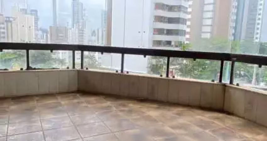 Apartamento 4 quartos 3 suítes varanda dependências 3 garagens à venda na barra!
