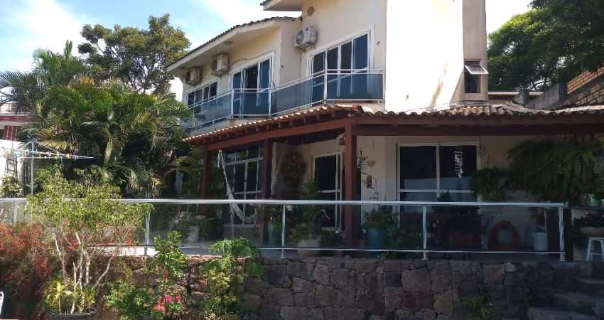 Excelente casa com amplo terreno