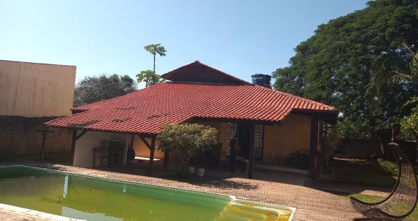Casa com terreno de 900 m2 4 dormitórios sendo 1 suíte