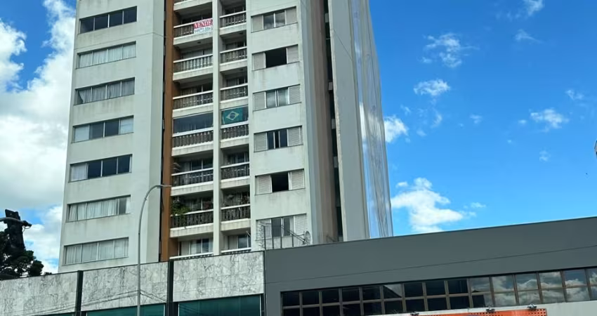 Apartamento um por andar acima da agência Santander Juvevê
