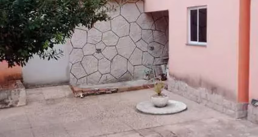 Ótima casa 3 quartos/piscina no bairro da praia linda