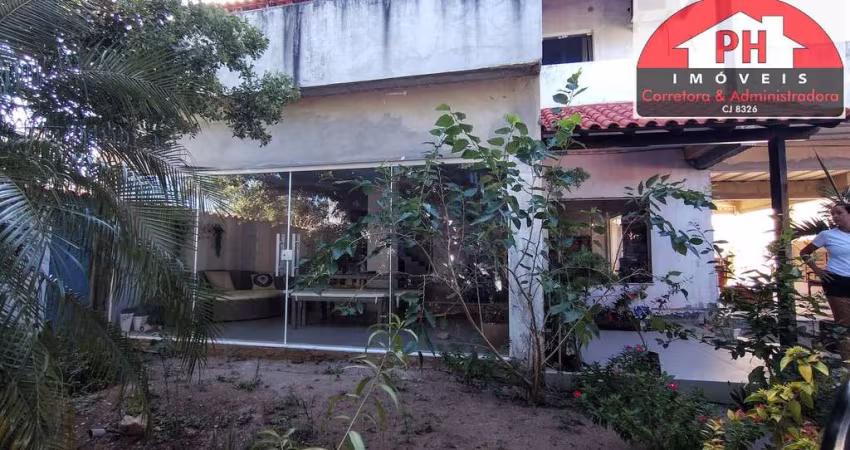 Linda casa duplex envidraçada em condomínio com Praia Privativa