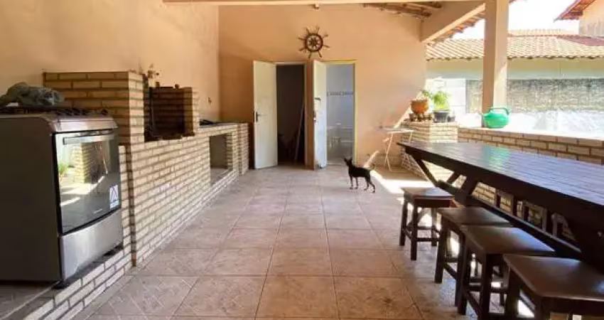 Casa ampla com 5 quartos - seu novo negocio na estação