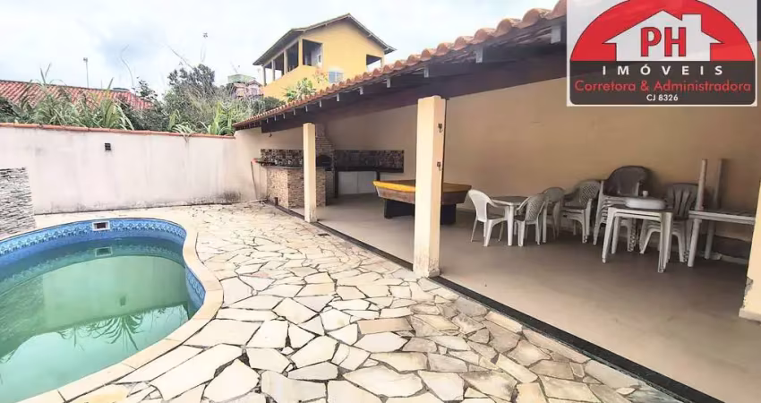 Linda casa com 3 quartos com piscina e área gourmet