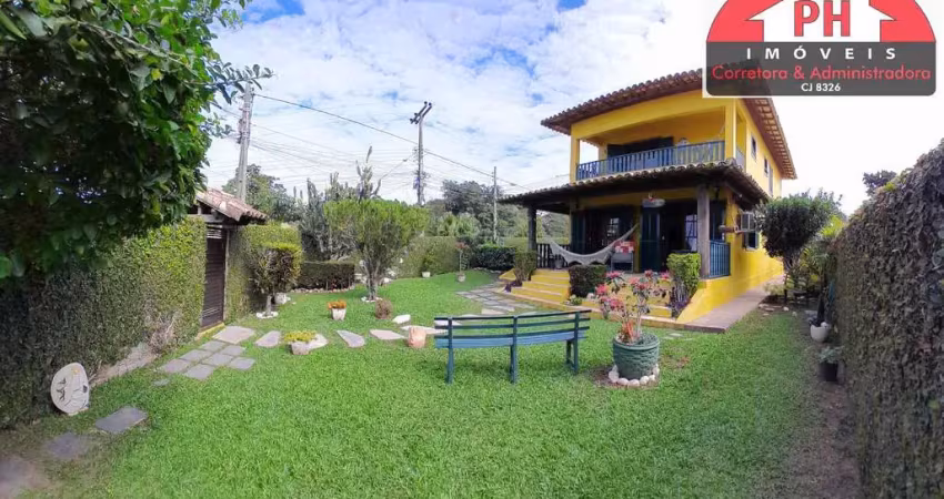 Encantadora casa duplex com piscina a 50 metros da lagoa