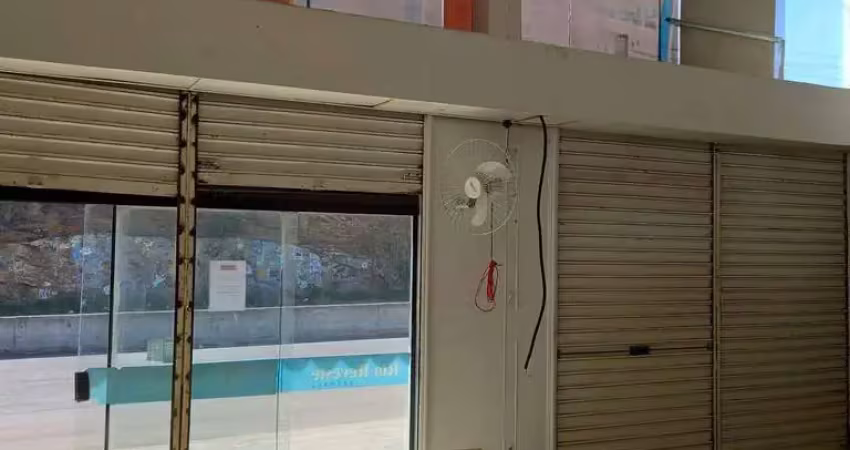 Lojão no baixo grande com salas , mezanino e entrada para caminhões