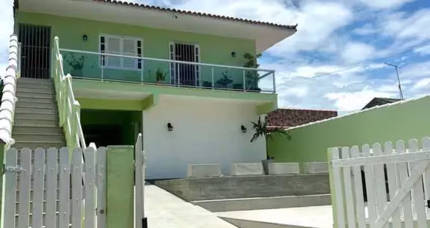 Seu paraíso na lagoa: casa com 2 quartos e área gourmet - praia linda