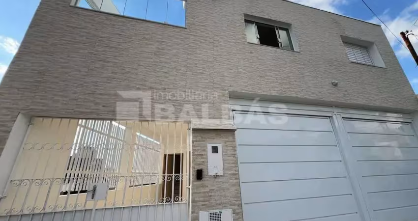 Casa comercial com 3 salas para alugar na Rua Jaboticabal, 1357, Vila Bertioga, São Paulo