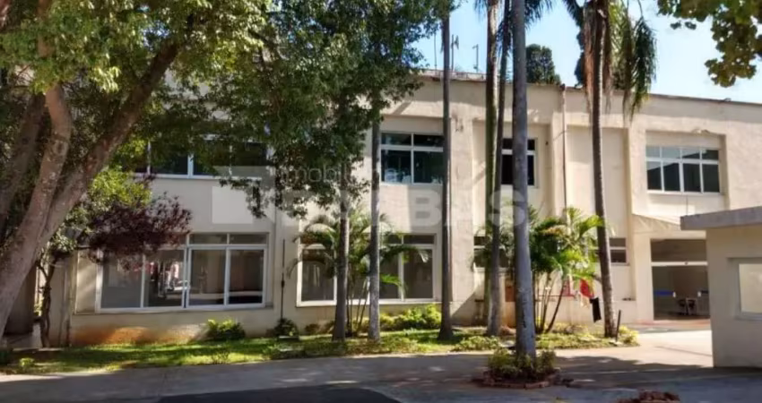 Prédio comercial - zona zcor2 - multiuso - esquina com ampla estrutura