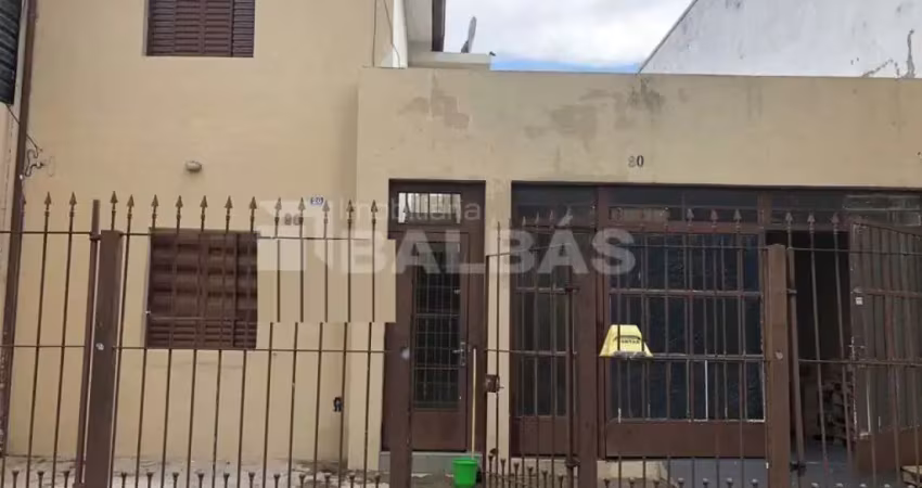 Casa térrea -  uma quadra da avenida rio das pedras