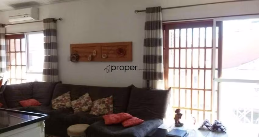 Sobrado com 2 dormitórios à venda, 110 m² por R$ 398.000 - Porto - Pelotas/RS