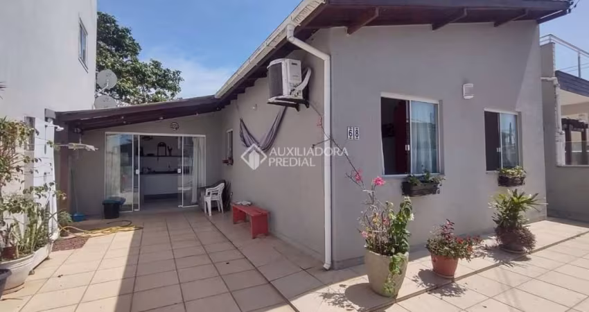 Casa com 2 quartos à venda na 100, 68, Balneário Ponta do Papagaio (Ens Brito), Palhoça