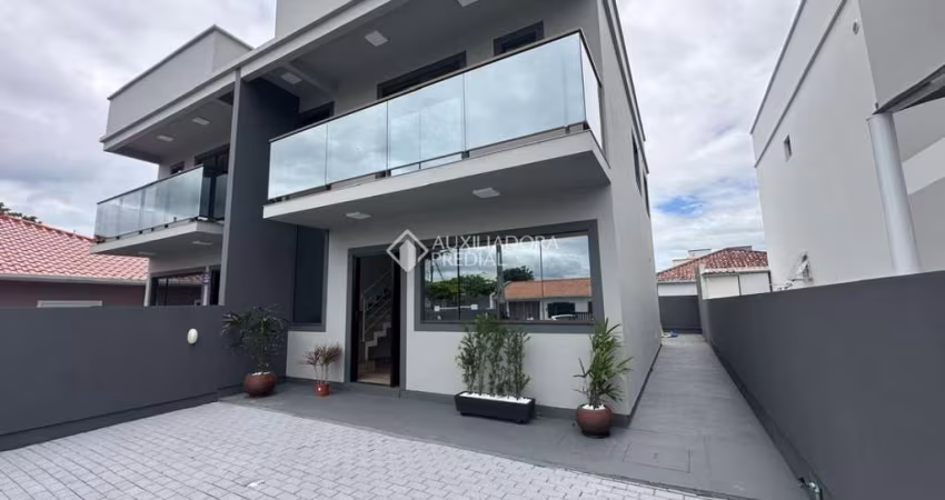 Casa com 3 quartos à venda na Rua Morumbi, 406, Enseada de Brito, Palhoça