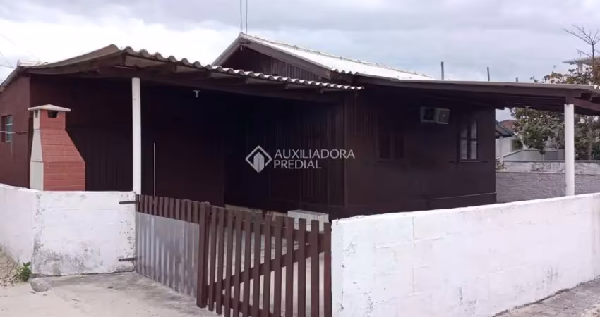 Casa com 3 quartos à venda na 1000, 10, Balneário Ponta do Papagaio (Ens Brito), Palhoça